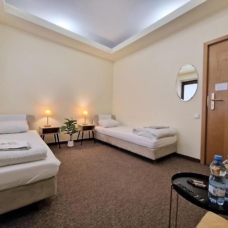Helvetia Plus B&B - Private Rooms And Apartments Warszawa Exteriör bild