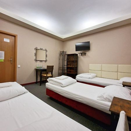 Helvetia Plus B&B - Private Rooms And Apartments Warszawa Exteriör bild