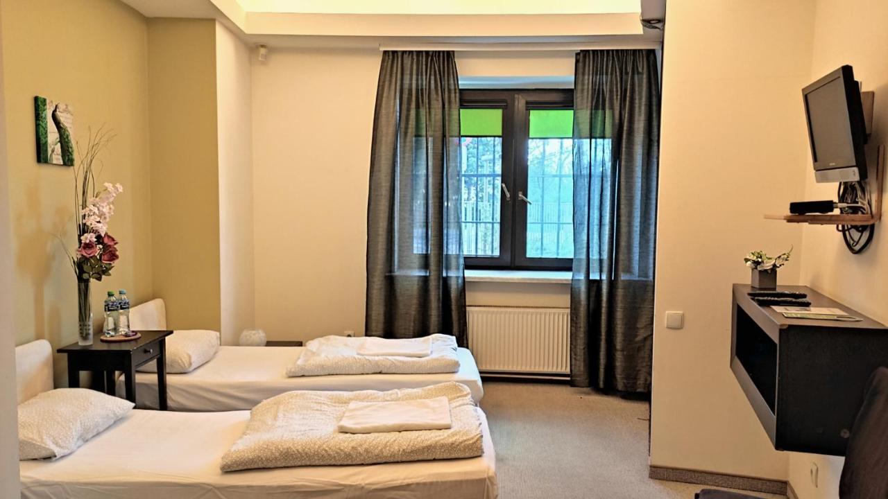 Helvetia Plus B&B - Private Rooms And Apartments Warszawa Exteriör bild
