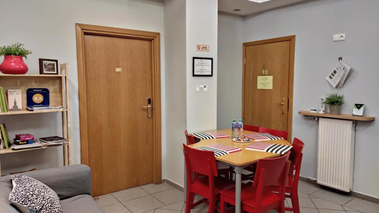Helvetia Plus B&B - Private Rooms And Apartments Warszawa Exteriör bild