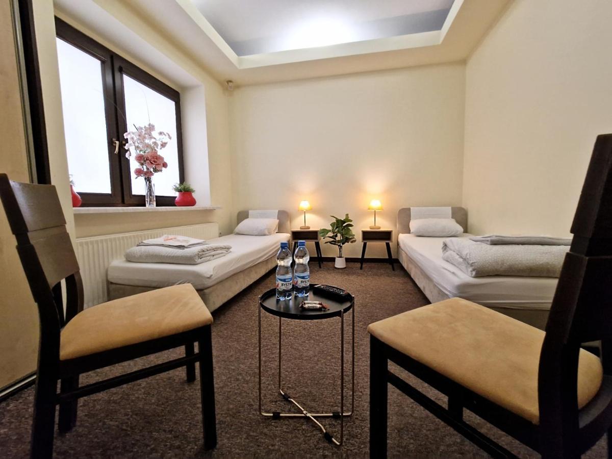 Helvetia Plus B&B - Private Rooms And Apartments Warszawa Exteriör bild