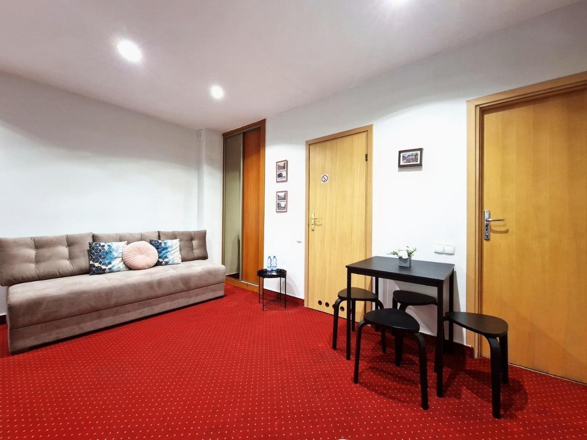 Helvetia Plus B&B - Private Rooms And Apartments Warszawa Exteriör bild