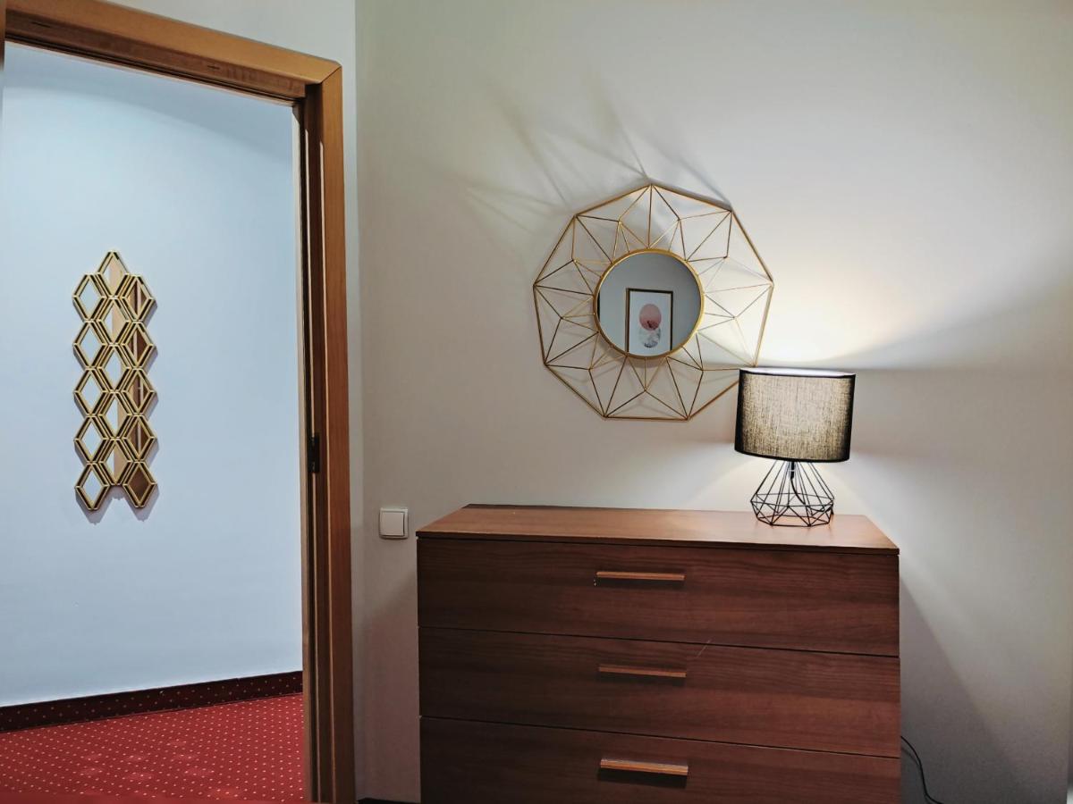 Helvetia Plus B&B - Private Rooms And Apartments Warszawa Exteriör bild