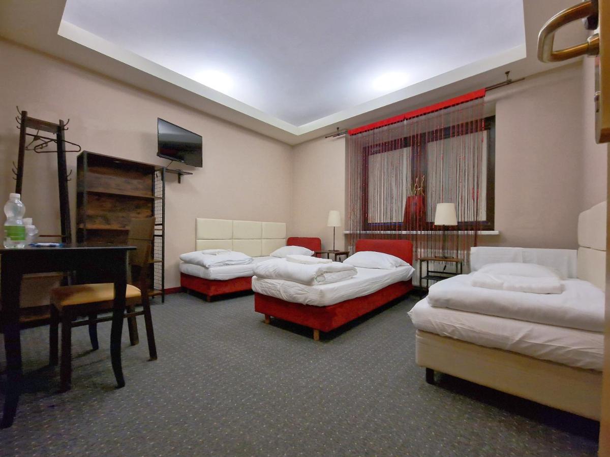 Helvetia Plus B&B - Private Rooms And Apartments Warszawa Exteriör bild