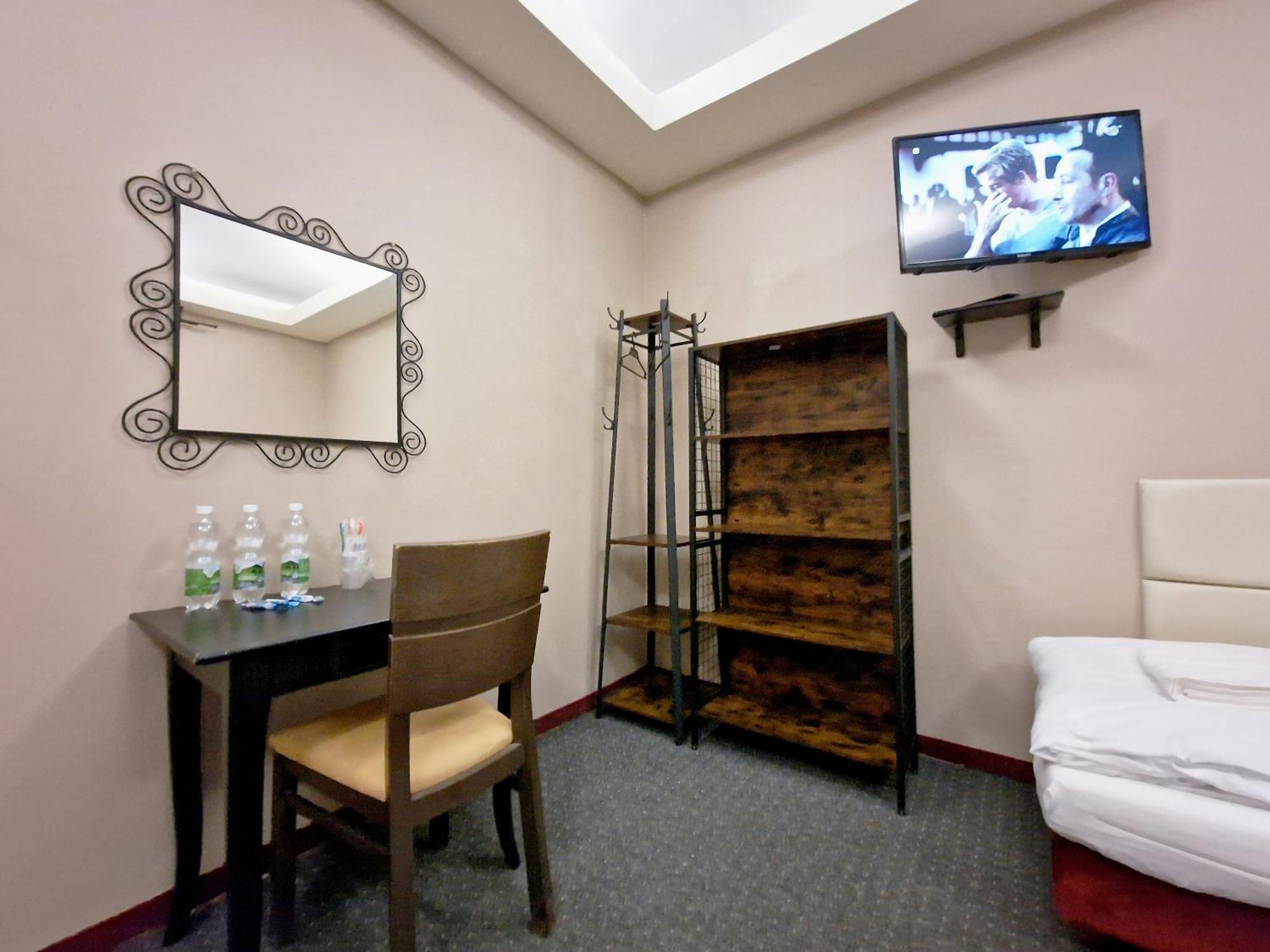 Helvetia Plus B&B - Private Rooms And Apartments Warszawa Exteriör bild